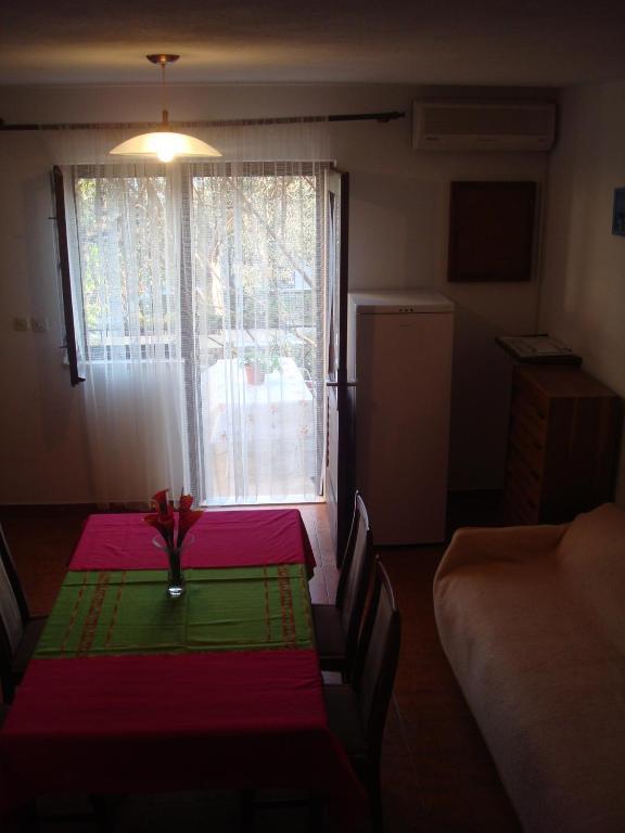 Apartments Mila Bol Habitación foto