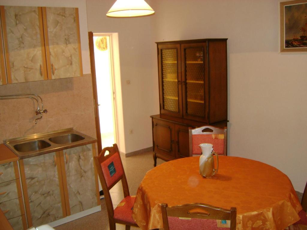 Apartments Mila Bol Habitación foto