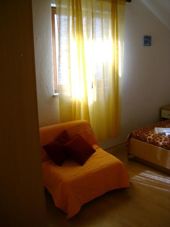 Apartments Mila Bol Habitación foto