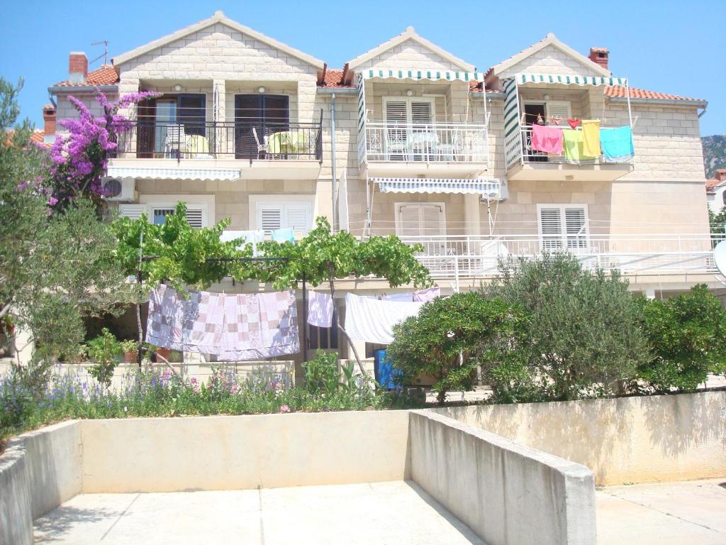 Apartments Mila Bol Habitación foto