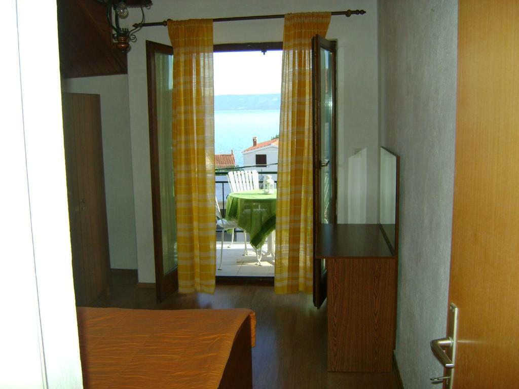Apartments Mila Bol Habitación foto