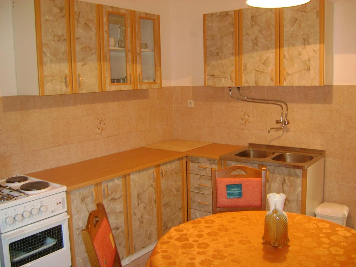 Apartments Mila Bol Habitación foto