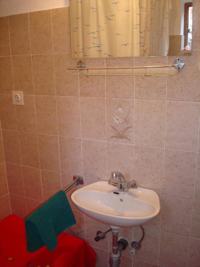 Apartments Mila Bol Habitación foto
